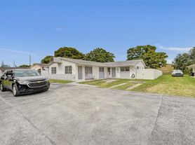 6283 Sherman St, Hollywood, FL