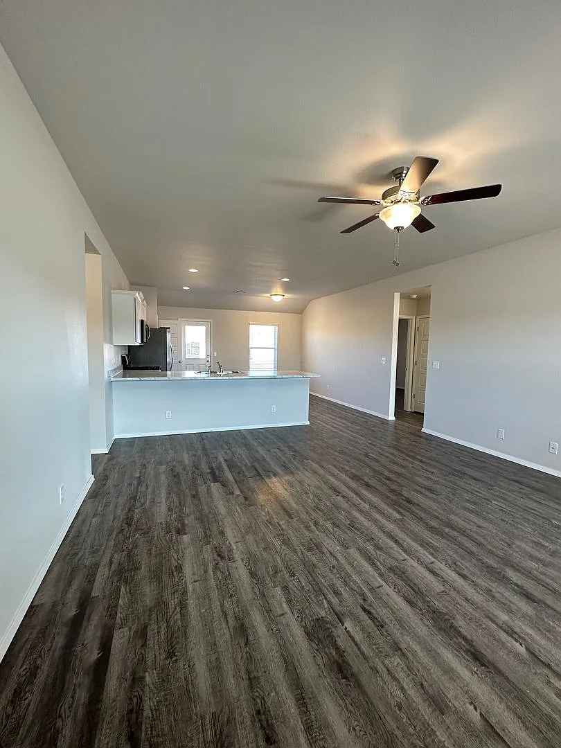 Coming Soon! Pre-Lease This Beautiful 3-Bedroom, 2-Bath Home in Broken Arrow — Photo 4