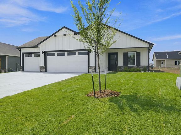 2nd image of 1570 N Emerald Valley Dr