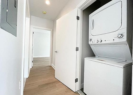 4th image of 26 New Derby St #2C