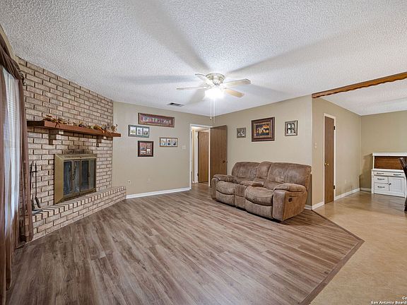 5th image of 419 LOW MEADOW DR