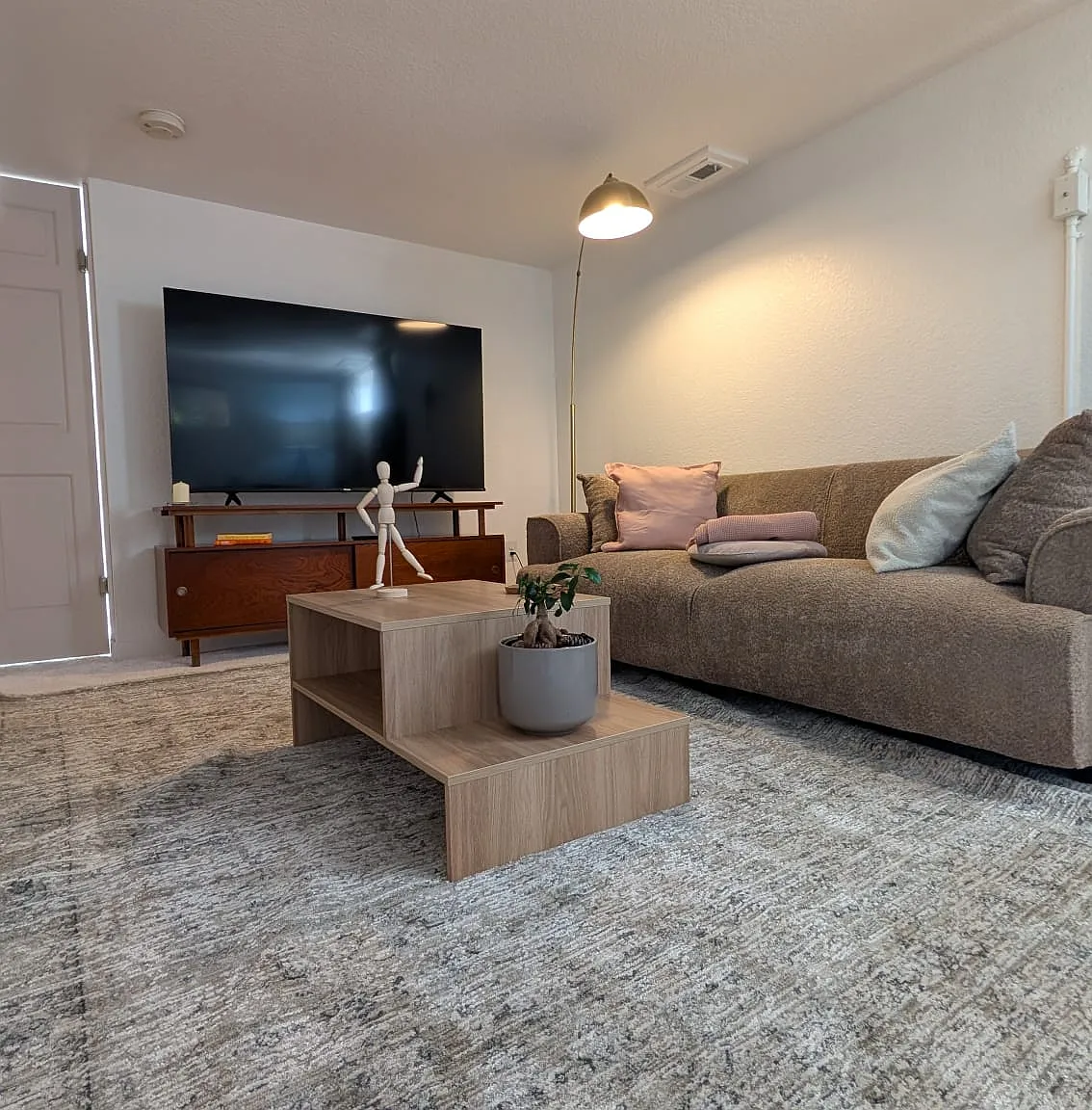 2 bed, 900 sqft, $2,600 — Photo 4