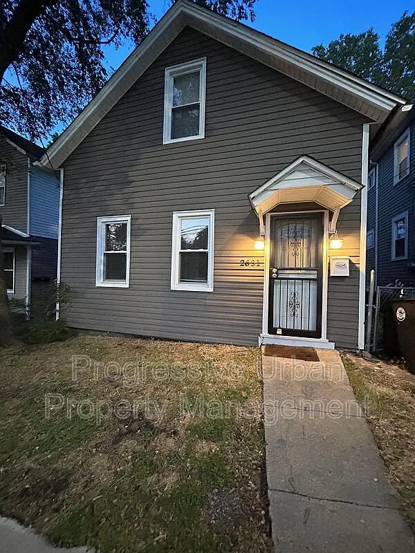 3 bed, 1.0 bath, 1110 sqft, $1,600 — Photo 2