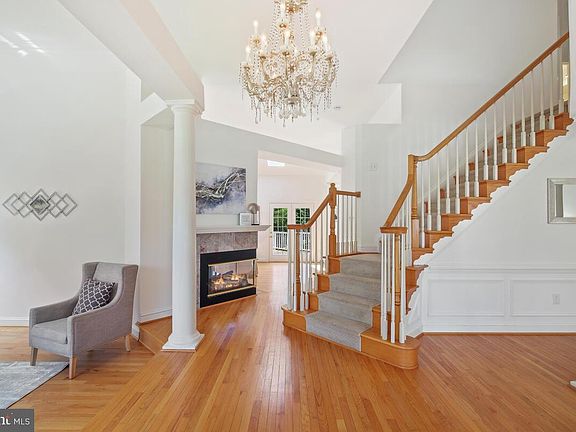 3rd image of 14216 Cervantes Ave
