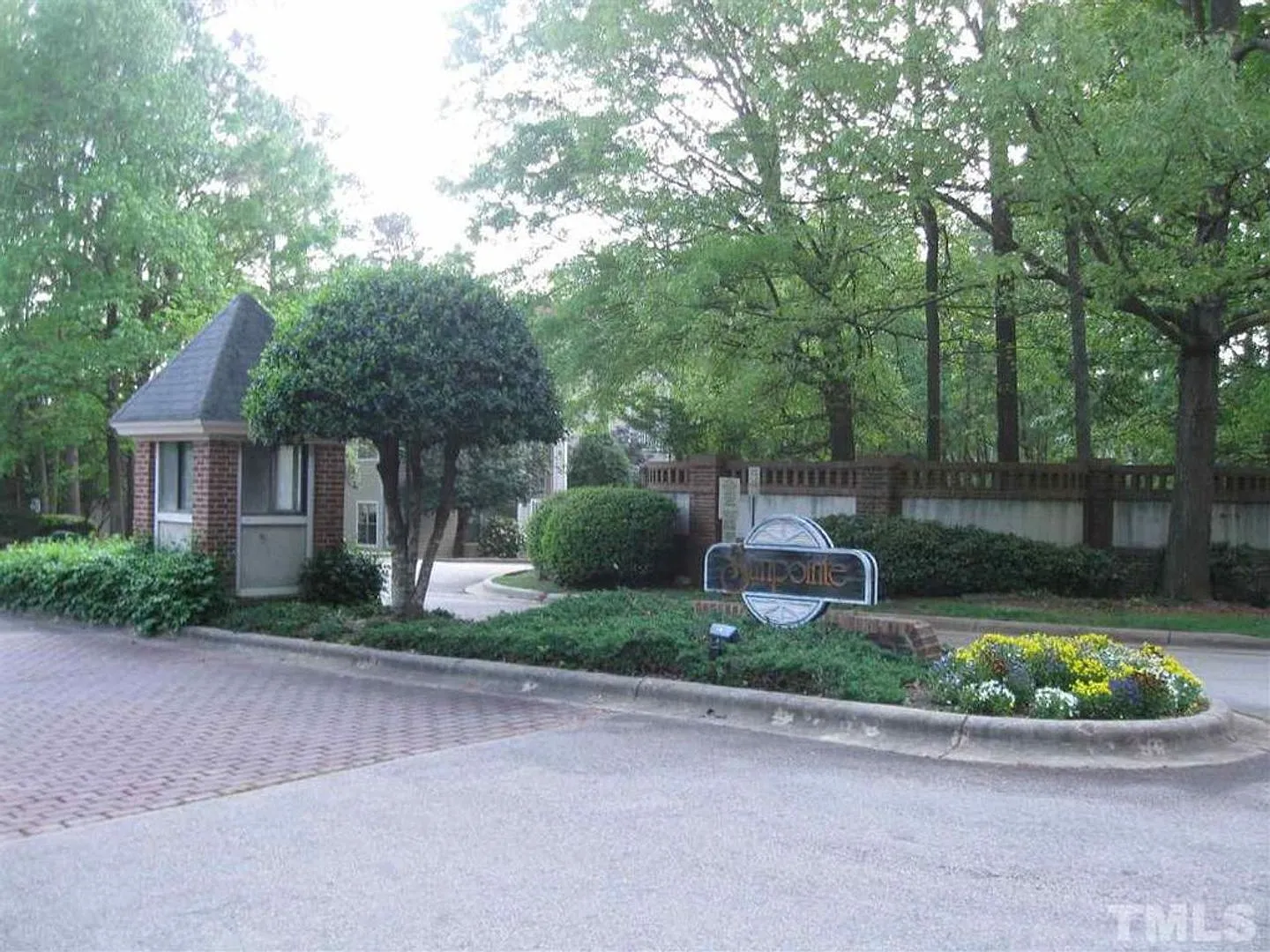 Room in 2 Bedroom Home at Sunpointe Dr — Photo 2