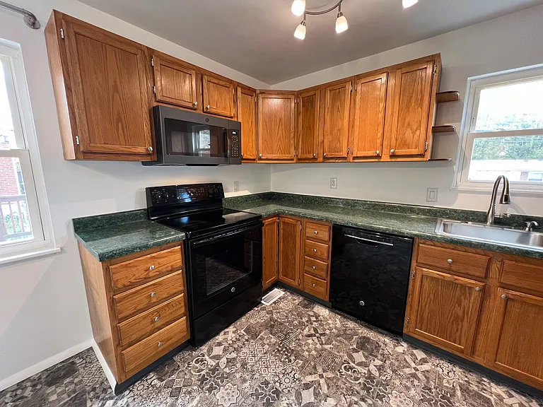 1065 Paddock Dr — Photo 18