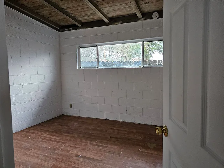 13955 Lakeshore Dr #9 — Photo 7