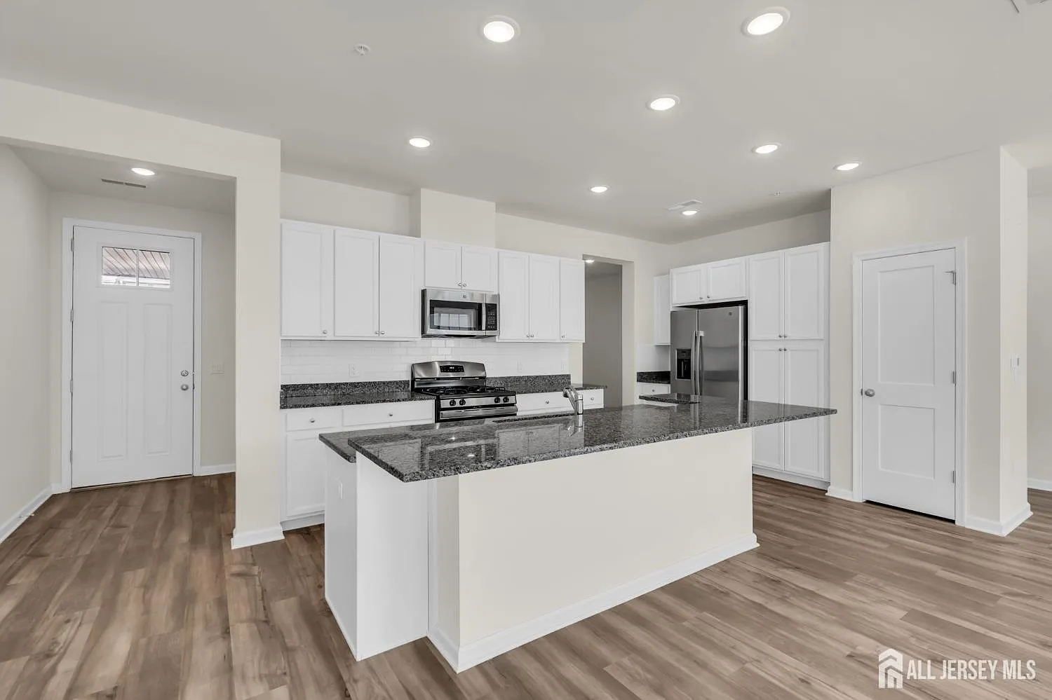 2 bed, 3.0 bath, $3,000 — Photo 4