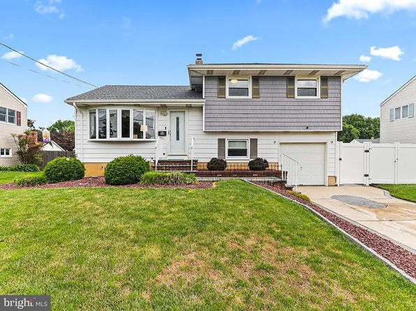 34 Gary Dr, Hamilton, NJ 08690