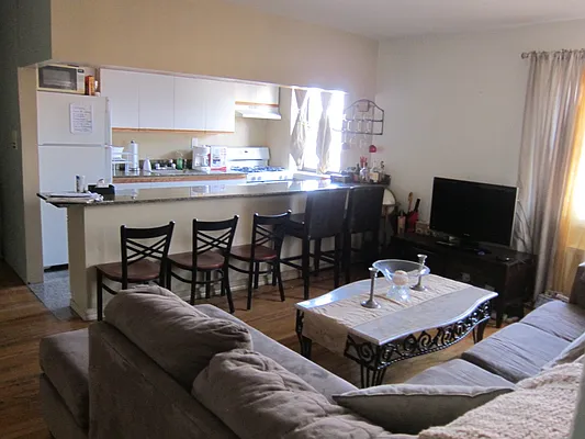 Rented by Realty 2000 Corp | media 2