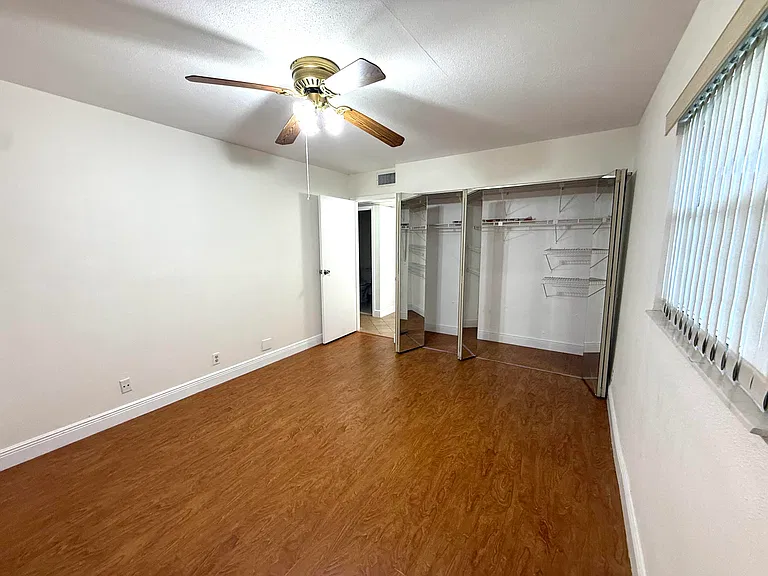 569 Monaco Park #L — Photo 21