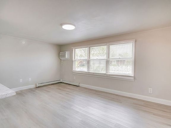 3rd image of 2323 Eastman Ave #2331-08