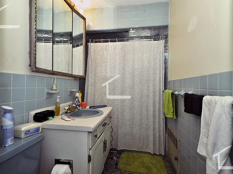 15 Strathmore Rd #4 — Photo 16