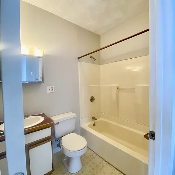 594 Somerville Ave #2B — Photo 8