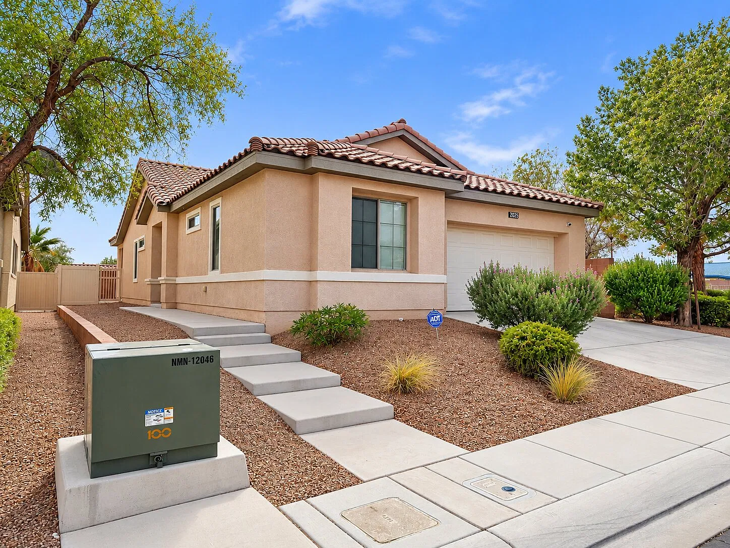 3 bed, 1371 sqft, $1,895 — Photo 2