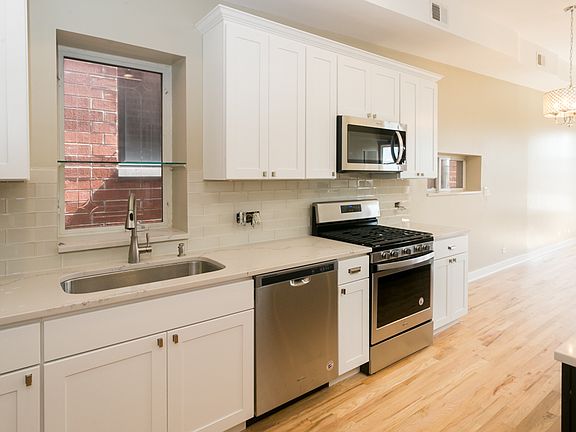 3rd image of 1637 N Clybourn Ave APT 3F