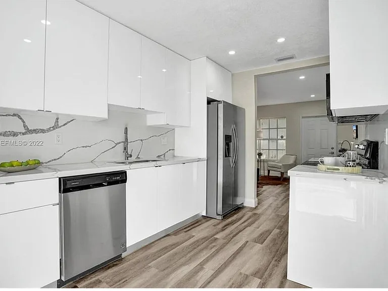 221 NW 51st St — Photo 2