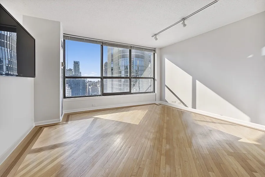 1 bed, 750 sqft, $2,400 — Photo 2