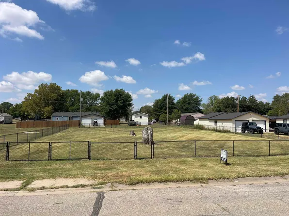 312 N 6th St, Conway Springs, KS 67031