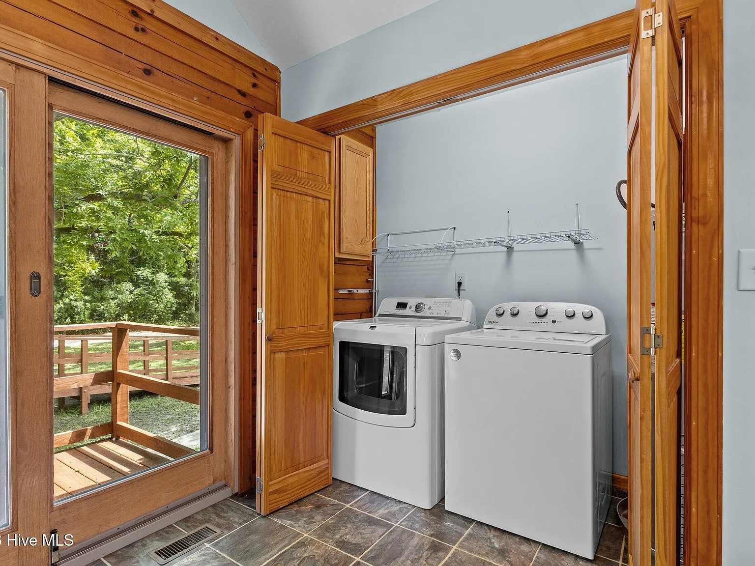3 bed, 2.0 bath, 1392 sqft, $1,900 — Photo 4