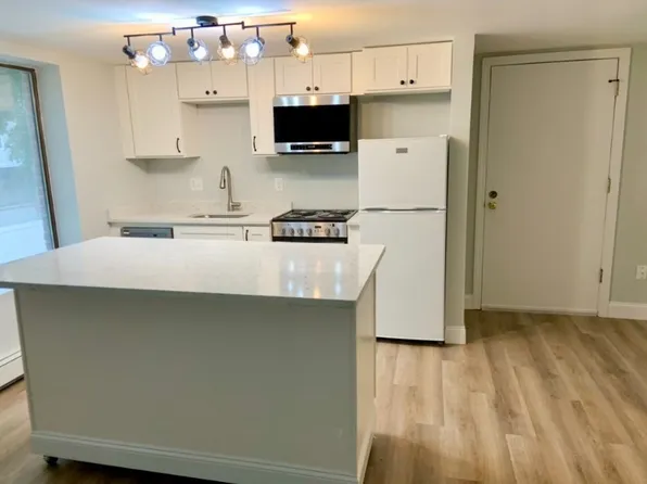 3 Richardson St APT B4, Wakefield, MA 01880