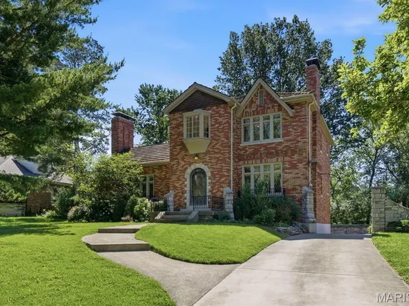 28 Grantwood Ln, Saint Louis, MO 63123