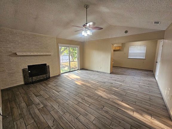 Living Room/Dining Area