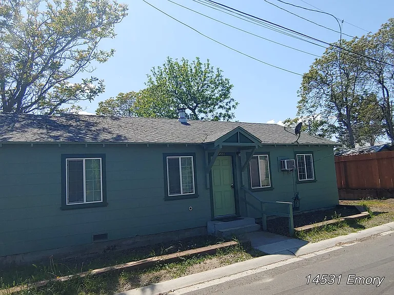 14531 Emory Ave — Photo 1