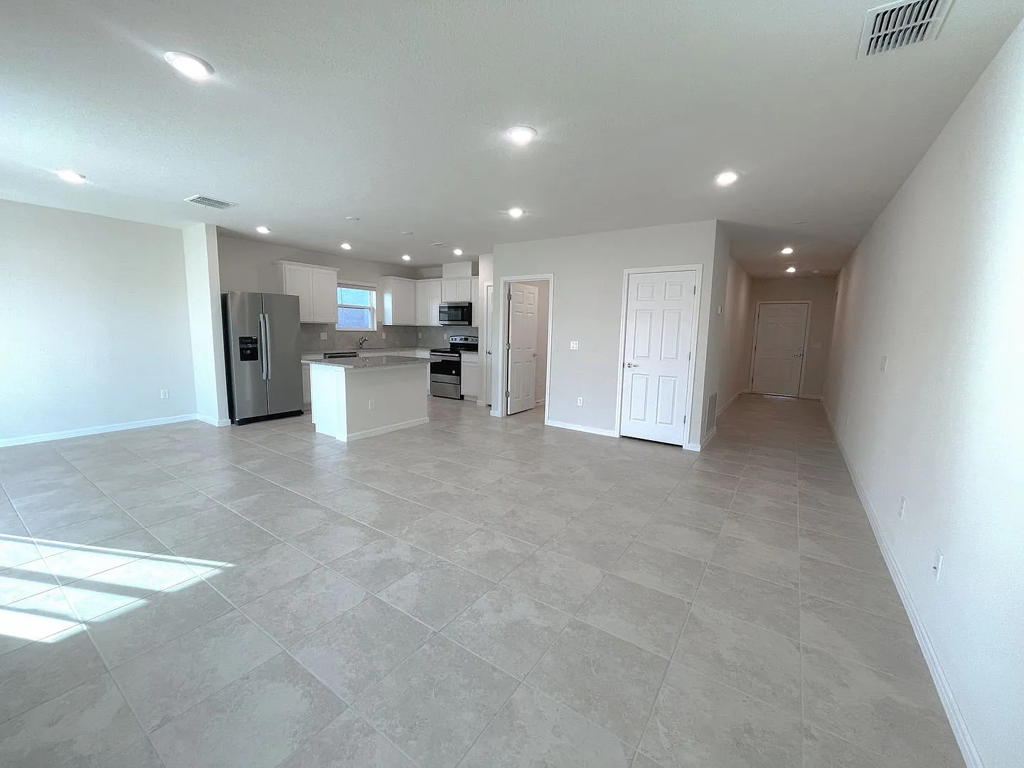 3 bed / 2 bath Home in Forest Lake in Davenport — Photo 2