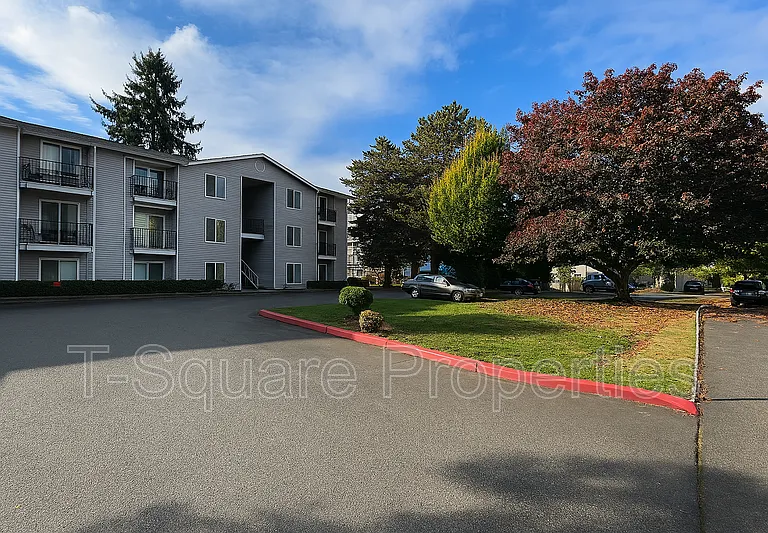 7041 S 116th Pl #206 — Photo 8