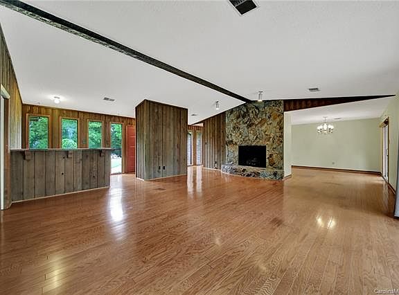 5th image of 3001 Devonshire Dr