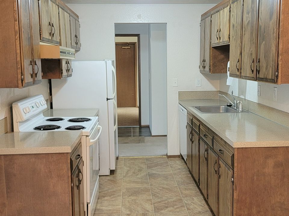 Walk-thru Kitchen