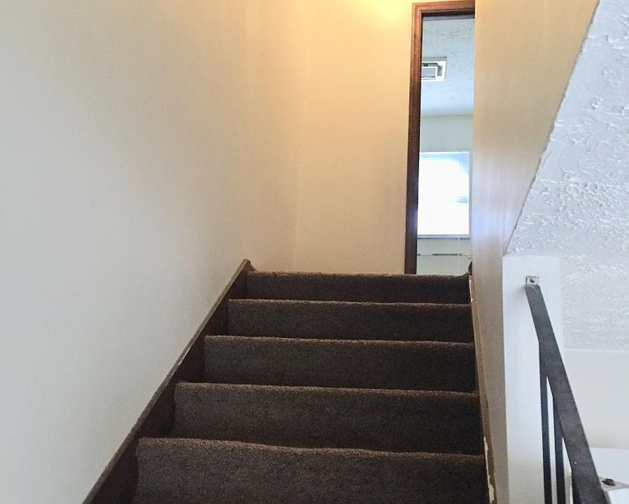 1st image of 1808 Parkwood Ln #16