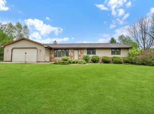 W282N8578 Theresa Marie Dr, Hartland, WI 53029