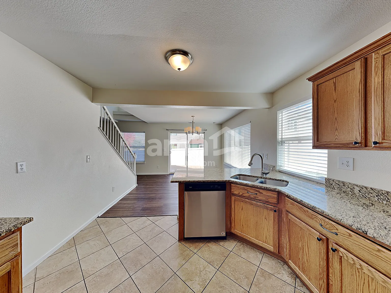 4 bed, 2.5 bath, 1960 sqft, $3,045 — Photo 4