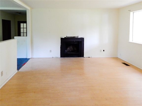 3rd image of 6748 Foster Dr SW