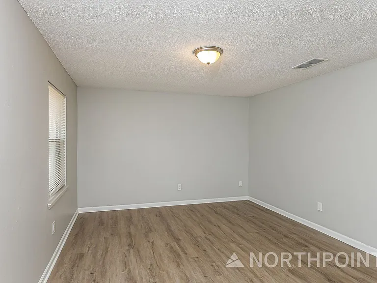 8326 Walden Rd E — Photo 6