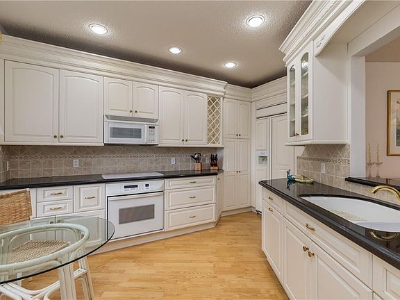 5th image of 8745 Lakeside Blvd APT 106