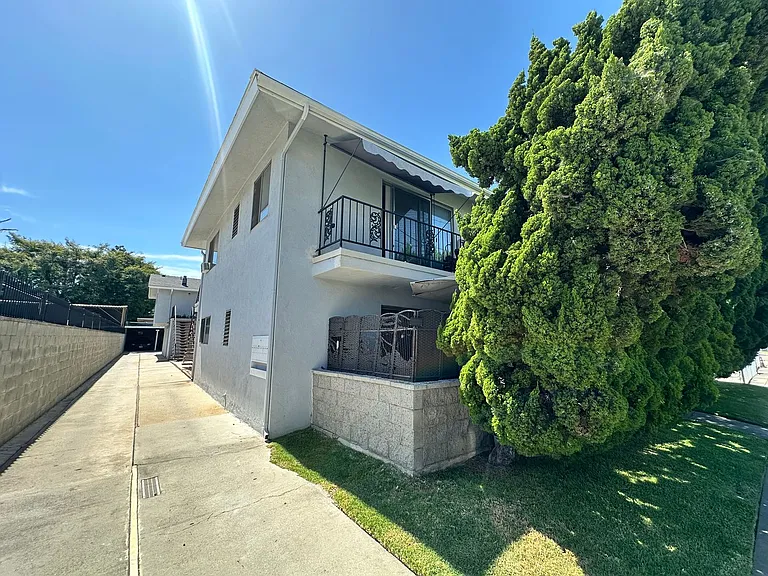 12615 Grevillea Ave — Photo 7