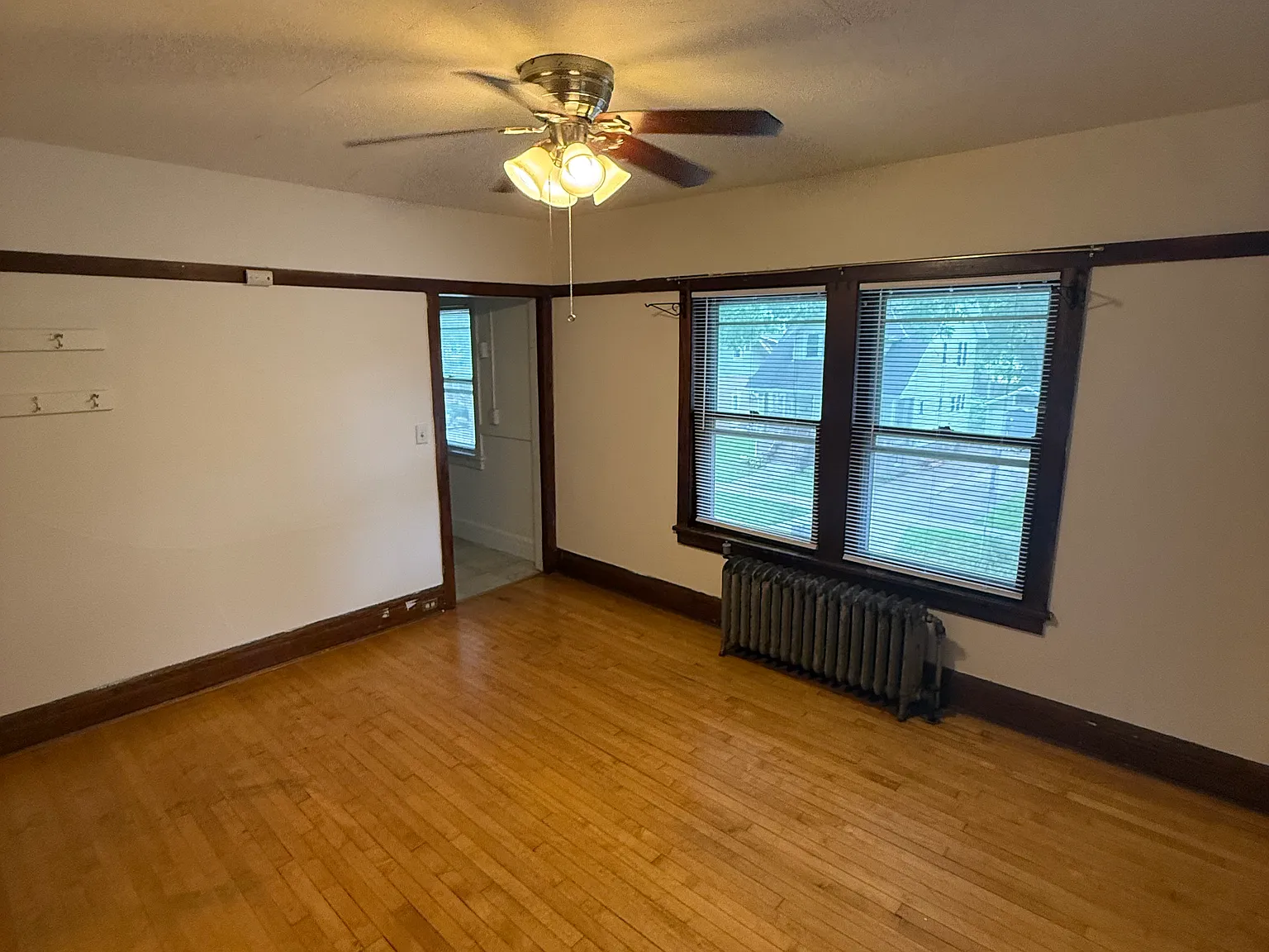3 bed, 1104 sqft, $3,025 — Photo 2