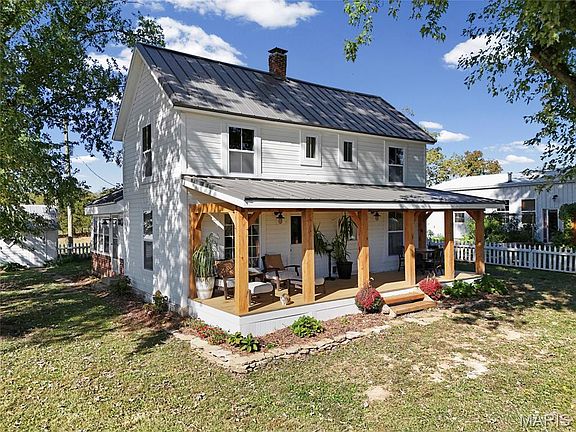 2nd image of 6933 Russell Rd