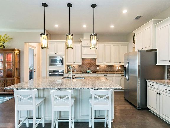 2nd image of 513 Lake Cove Pointe Cir