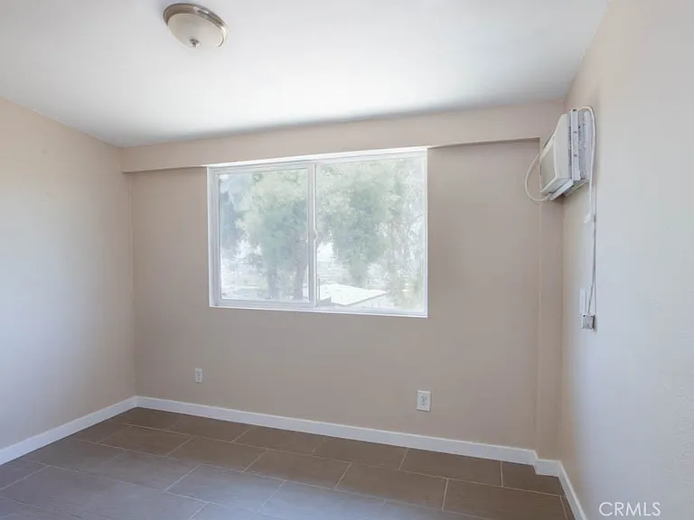 1059 1/2 Buelah Ave — Photo 3