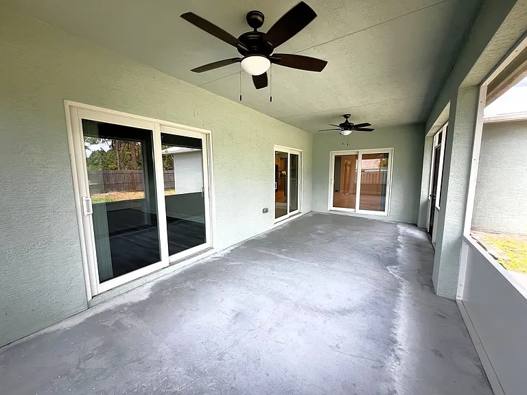 349 SW Dagget Ave — Photo 17