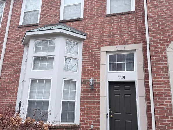 118 S Georgetown Sq, Royal Oak, MI