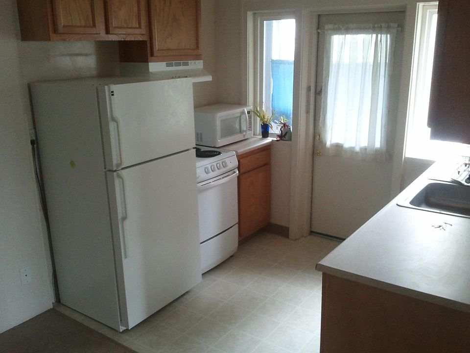 1st image of 34 Glenwood St APT 3