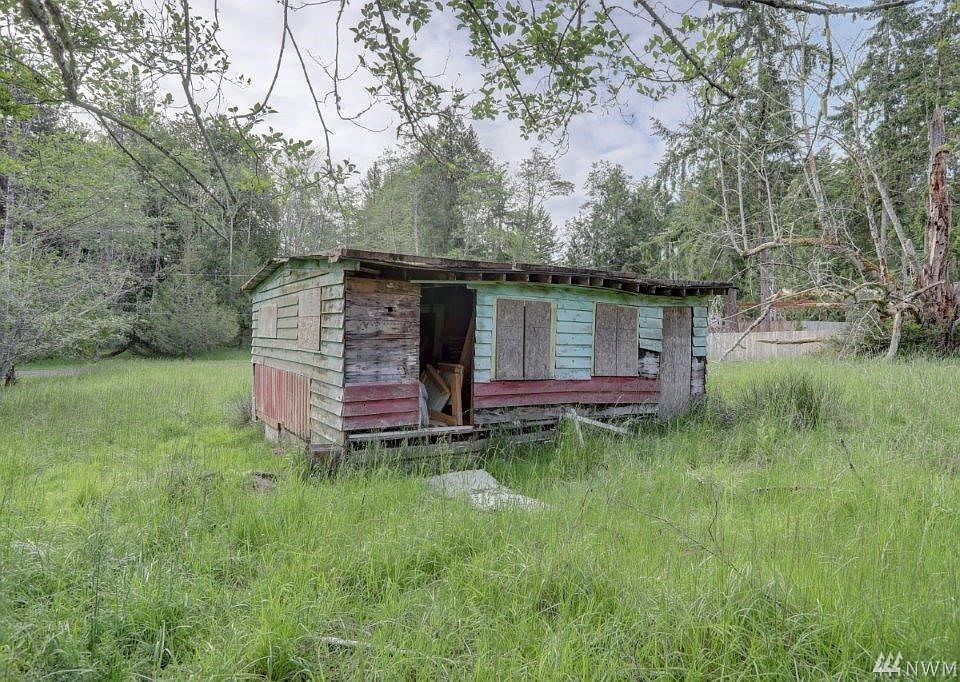 Inside of the cabin. 