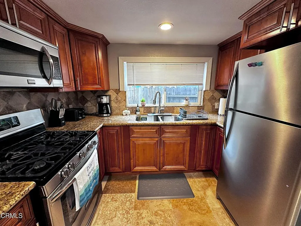 2 bed, 1.0 bath, 900 sqft, $2,595 — Photo 2