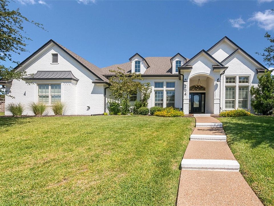 1st image of 204 Stone Forest Dr