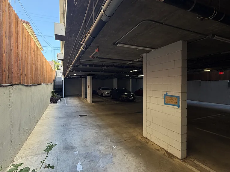 4557 Rosewood Ave #7 — Photo 7